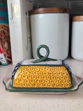 Geribi Deruta Italian Hand-Painted Ceramic Butter Dish in Yellow & Green